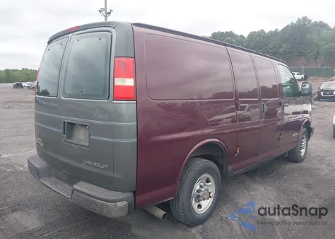 2004 Chevrolet Express G2500 из США, поврежденный, VIN 1GCGG25V041204257